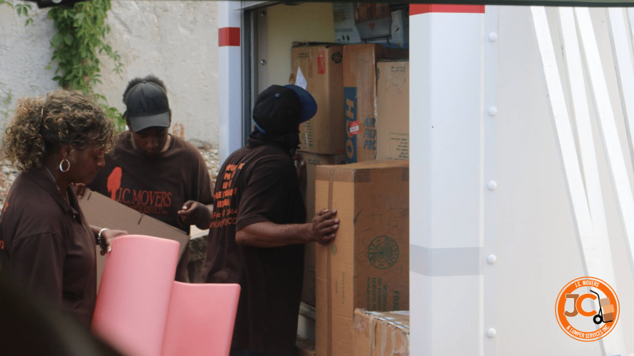 Evanston, IL Labor Movers